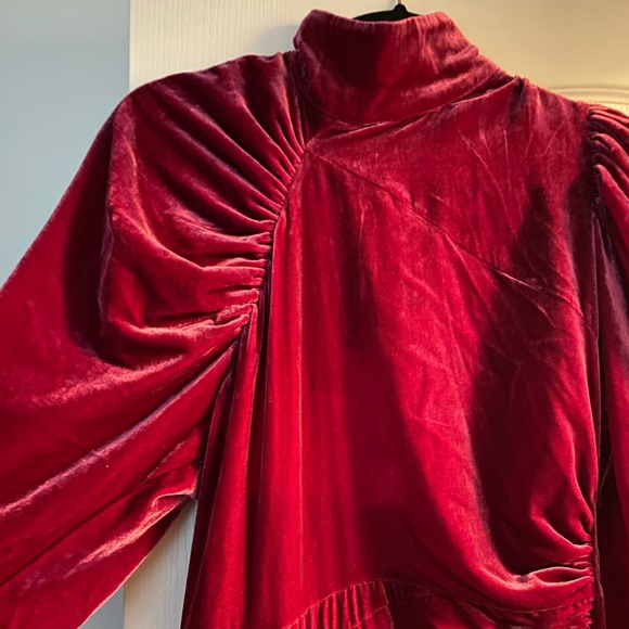 SOLD*** ROTATE DRESS figure flattering - Picture 16 of 17